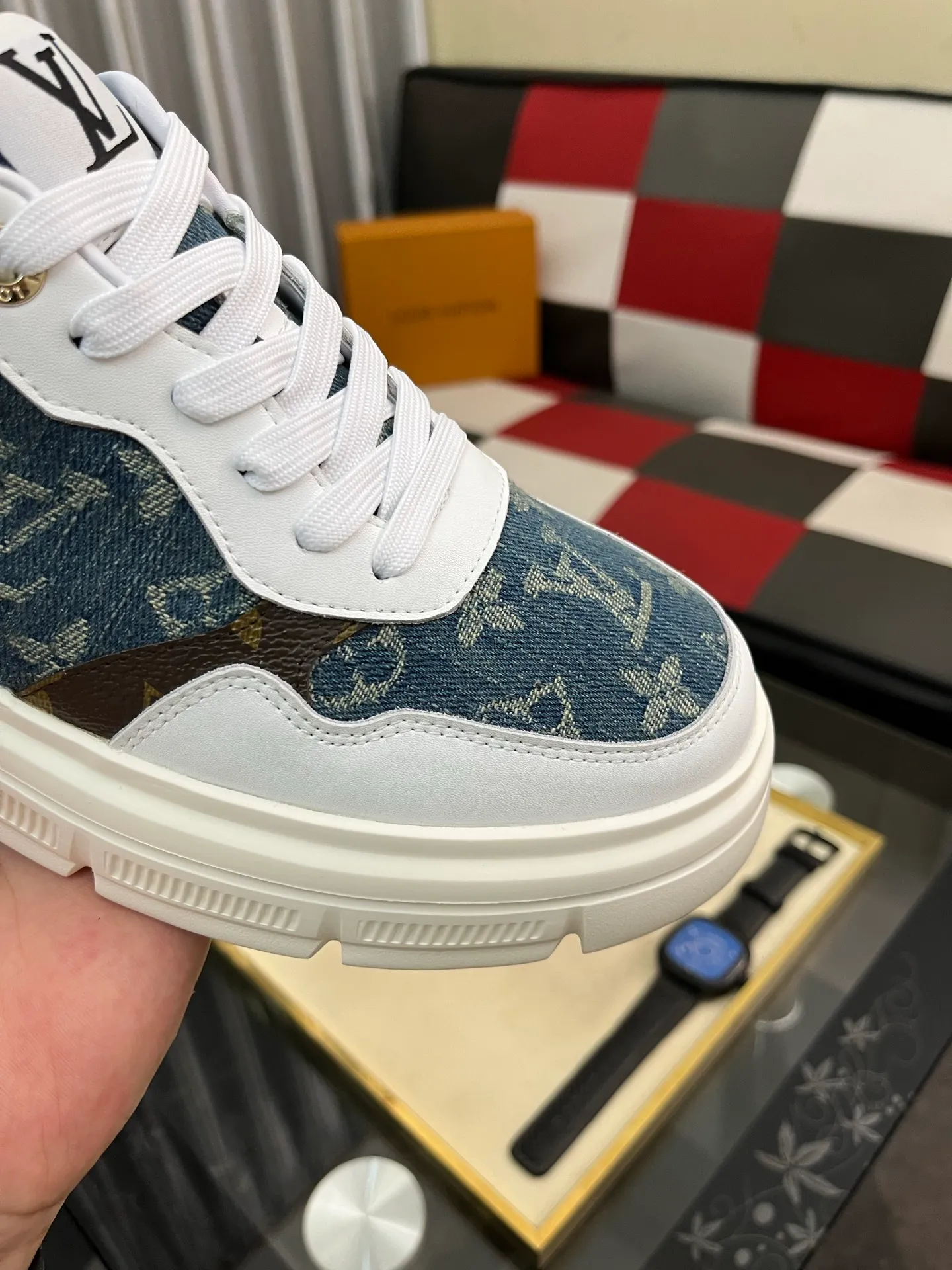Men's shoes💰420⌚️⌚️"LOUI* VUITTO*" popular men's casual shoes, genuine Italian development💯purchasing level quality✔️The upper is made of official website material first-layer cowhide, comfortable and soft sheepskin feet⚡️Fashionable and versatile. The toe last shape is firm and full, and the soles are made from LV original molds and can be moved in and out of the counter at will. Light and comfortable on the foot~purely handmade, details determine quality! Size:38-442️⃣Colors available